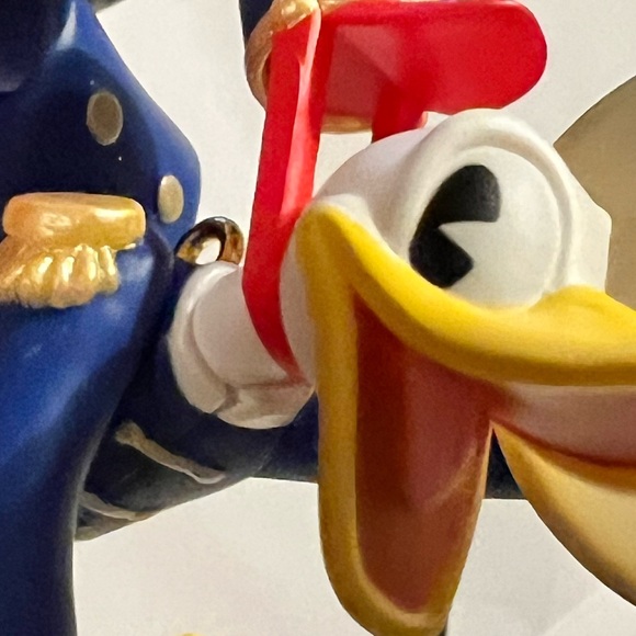 1999 Hallmark Keepsake Ornament Donald Duck Plays Cymbals - Picture 2 of 6